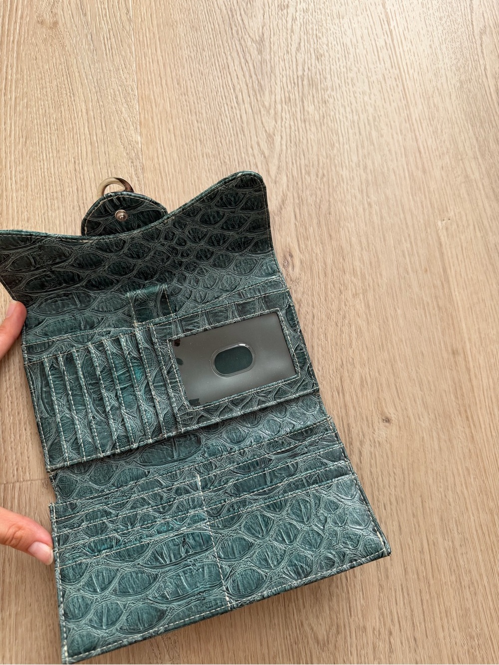 Guess Croc-Embossed Wallet - Picture 2 of 3